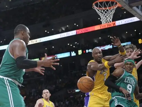 图文-[季后赛]凯尔特人79-83湖人 隆多传球