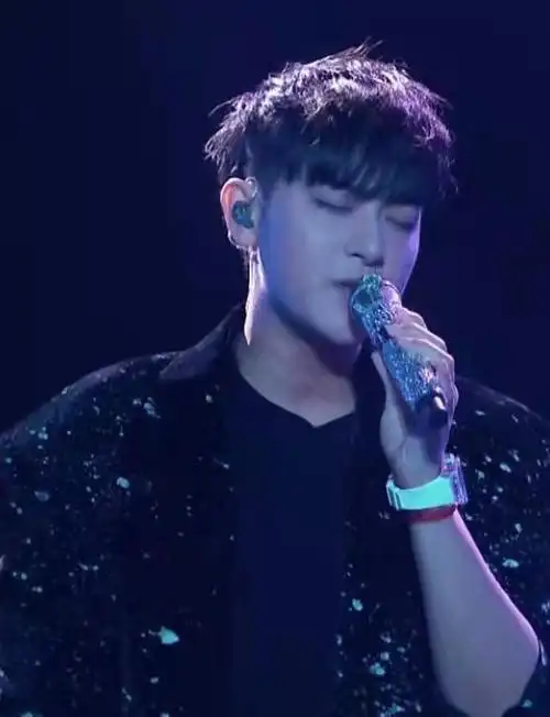 黄子韬越界舞台