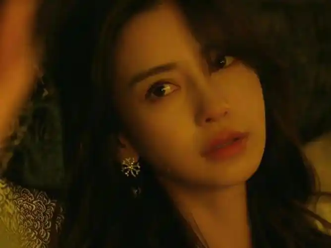 杨颖新剧《漫影寻踪》热播,一集五婚引热议