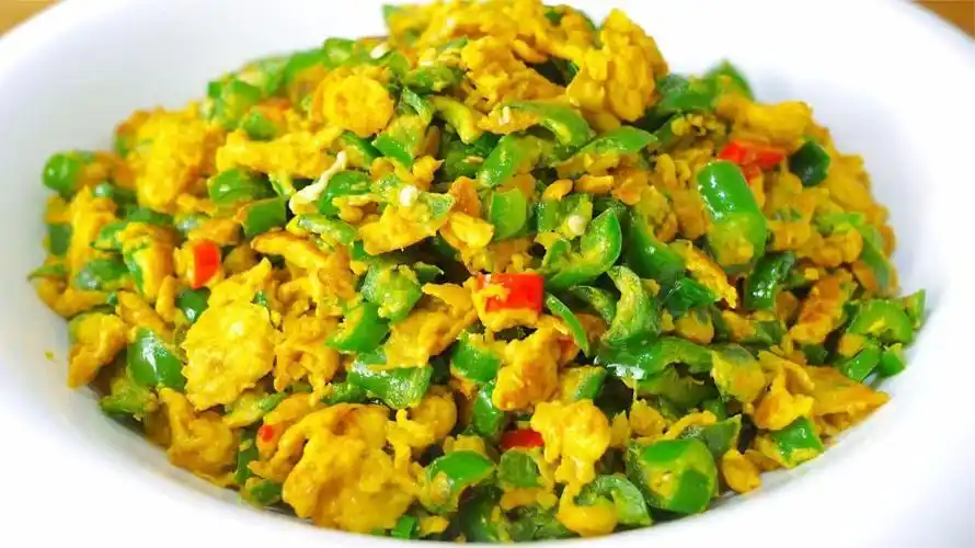 辣椒炒鸡蛋到底先炒辣椒还是鸡蛋好多人都搞不懂难怪不好吃