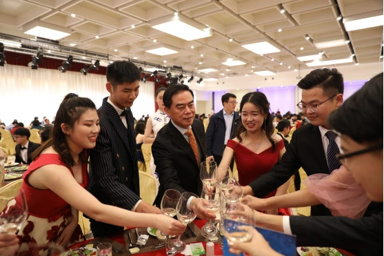 当颜值遇上高雅西亚斯举办2018年高桌晚宴