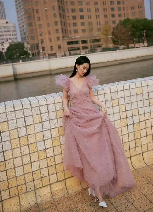 李沁干枯玫瑰妆##李沁粉紫色纱裙