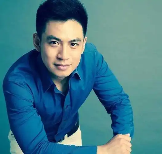 何岩柯:父亲是工程院院士,他以孝心陪母亲抗癌|何华武|朝闻天下_网易