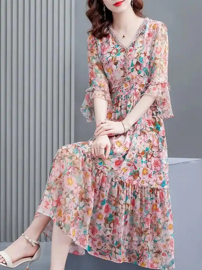 真丝雪纺纱连衣裙,穿起来轻松飘逸感,很抬肤色啊,适合年龄30 - 抖音