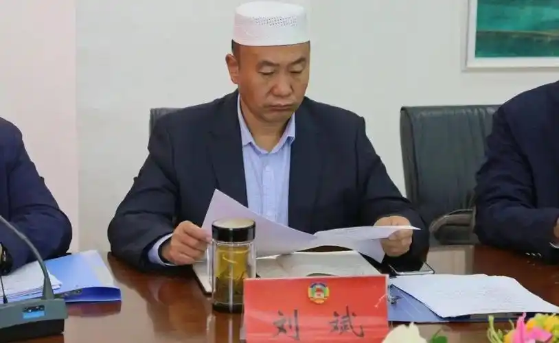 会上,县政府副县长甘健平通报松潘县2020年上半年国民经济和社会发展