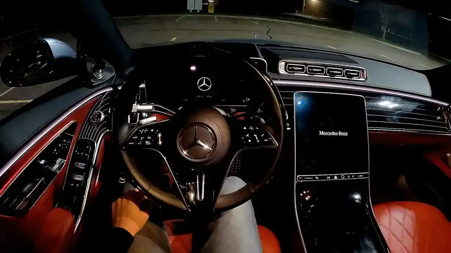 第一视角夜间试驾梅赛德斯奔驰s580