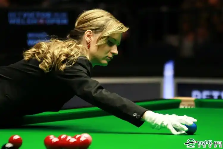 斯诺克美女裁判抢镜威尔士赛