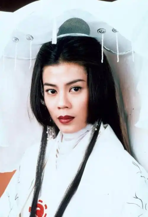 96版tvb笑傲 任盈盈,很多人当年都觉得她不够美,知道看遍各版笑傲江湖