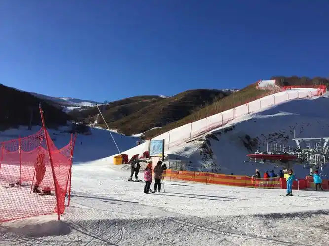 【到崇礼云顶享全天滑雪】住1晚张家口云顶大酒店(多种房型任选) 2人