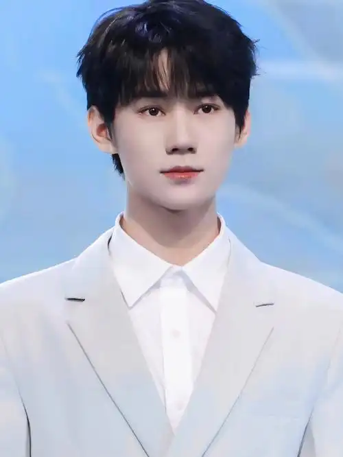 他真的好正##tnt时代少年团  #时代少年团张真源  #神图  #壁纸