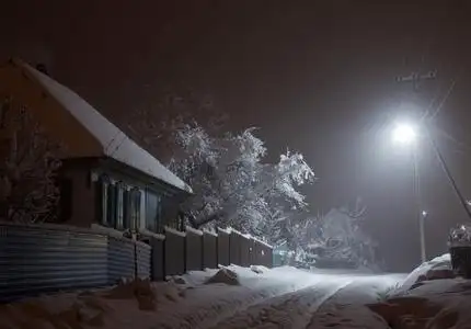 在村子里的雪夜照片