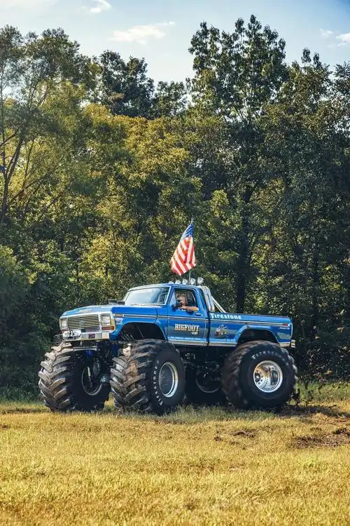 还原心目中正的美式大脚,直桥bigfoot大脚车.