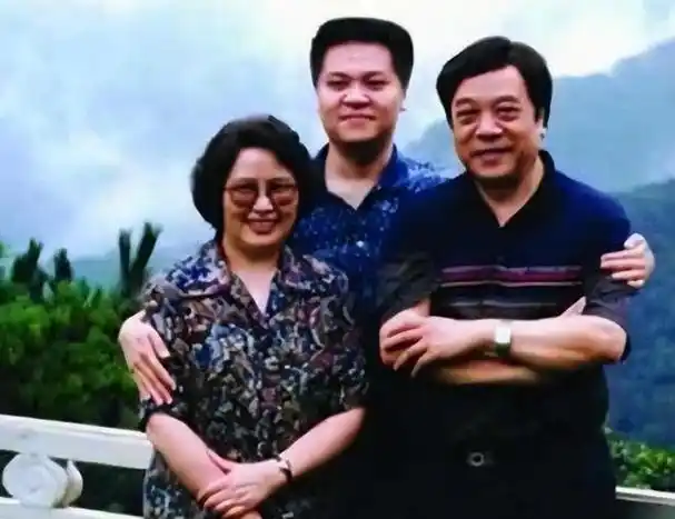 主持人赵忠祥:离世前把5亿遗产托付给倪萍,为什么没留给妻子?