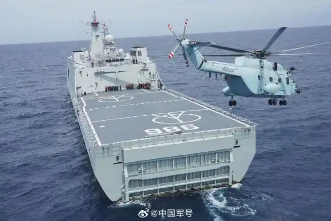 参加中泰蓝色突击2023海上联合训练的舰载直升机分队从海军四明山舰