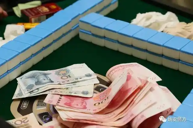 姚安警方打击赌博,一晚上拉回4车麻将机!_手机搜狐网