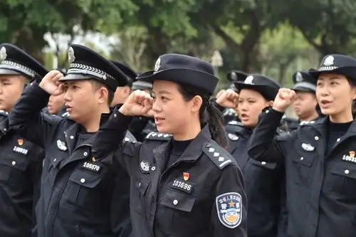 202021年1月10日是首个"中国人民警察节",广西南宁市公安局青秀分局