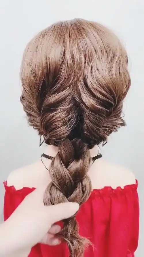 天热不要在披头散发了,这样编发凉快又好看