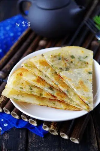 快手葱油饼,快手葱油饼的家常做法 - 美食杰快手葱油饼做法大全