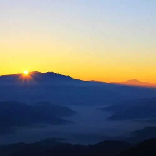 喜马拉雅山脉雪山日出和日照金顶
