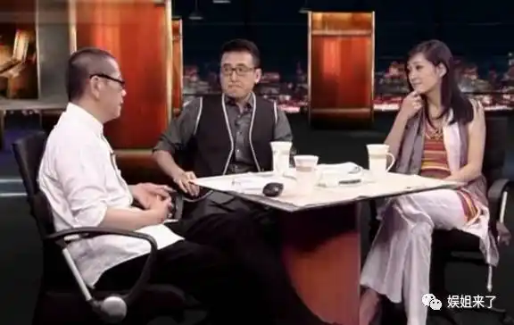 她主持过《相聚凤凰台》,《千禧之旅》, 《锵锵三人行》等节目, 是