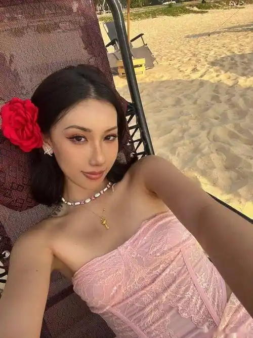 多位女rapper都晒出海边度假照!_西蒙_新说_free