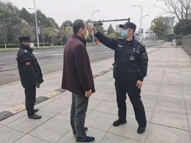 市行政中心保安大队长周雄俊