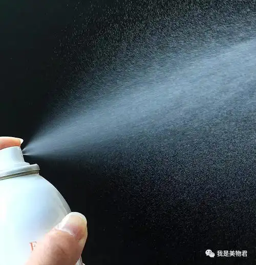 它的喷头质量还是不错的,喷出来的喷雾均匀和细腻,不像有的喷雾喷出来