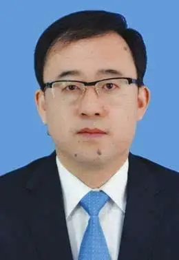曾任东北师范大学学校办公室副主任,前郭县副县长,共青团松原市委书记