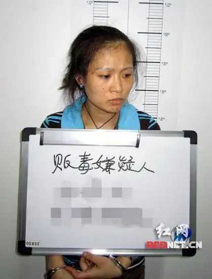 湖南安仁县公安局辑毒民警侦破一起贩毒案,抓获负案在逃的犯罪嫌疑人