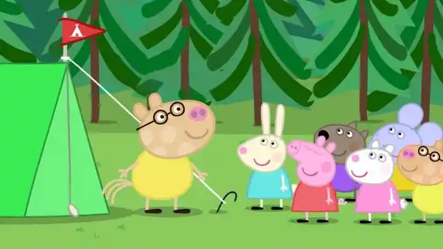 小猪佩奇要和小马佩德罗去森林里捡树枝,佩奇帮忙准备篝火晚会