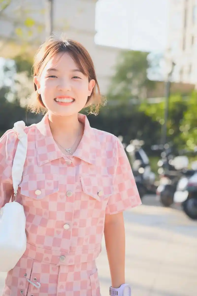 写真.很有感染力的笑容呀#好看的小姐姐 #氛围感 #甜系女孩 - 抖音