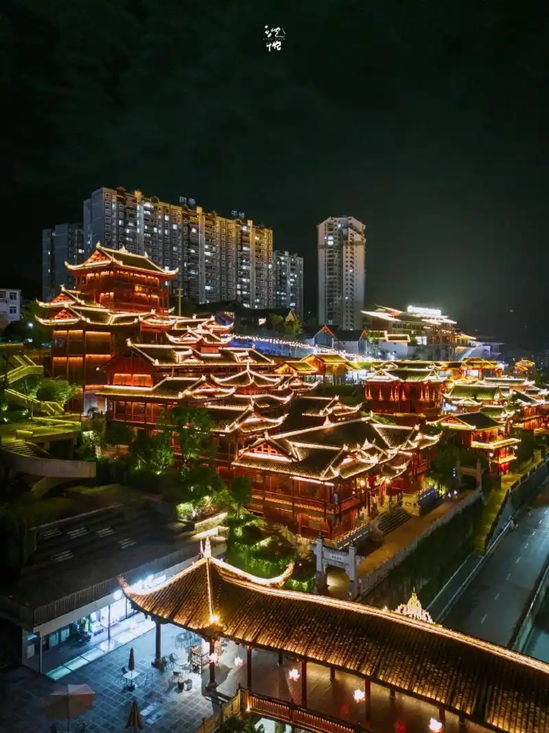 灵秀湖北随手拍# 宣恩夜色(via沈忱stephen )