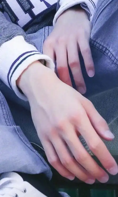 美手控 王一博 王耶波 啵啵^3^ #王一博手绝了# 来源见logo 侵权删.