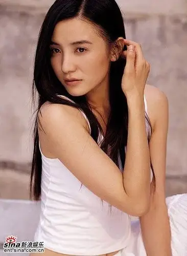 小宋佳:戏里性感戏外清纯(组图)_振兴东北