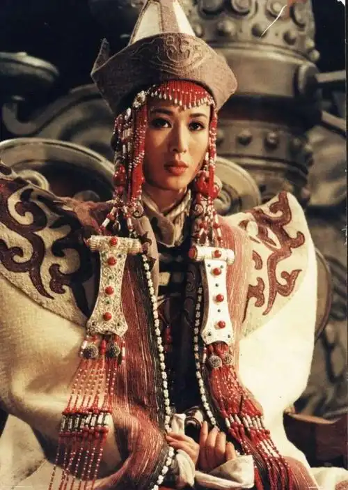 当时成吉思汗决定西征时,已年近60岁,也遂妃担心汗位继承人未定可能会