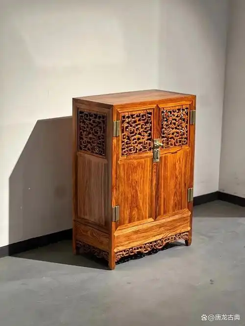如果在众多的明清家具中,选择一款精美的柜子,那么一定是这款经典的