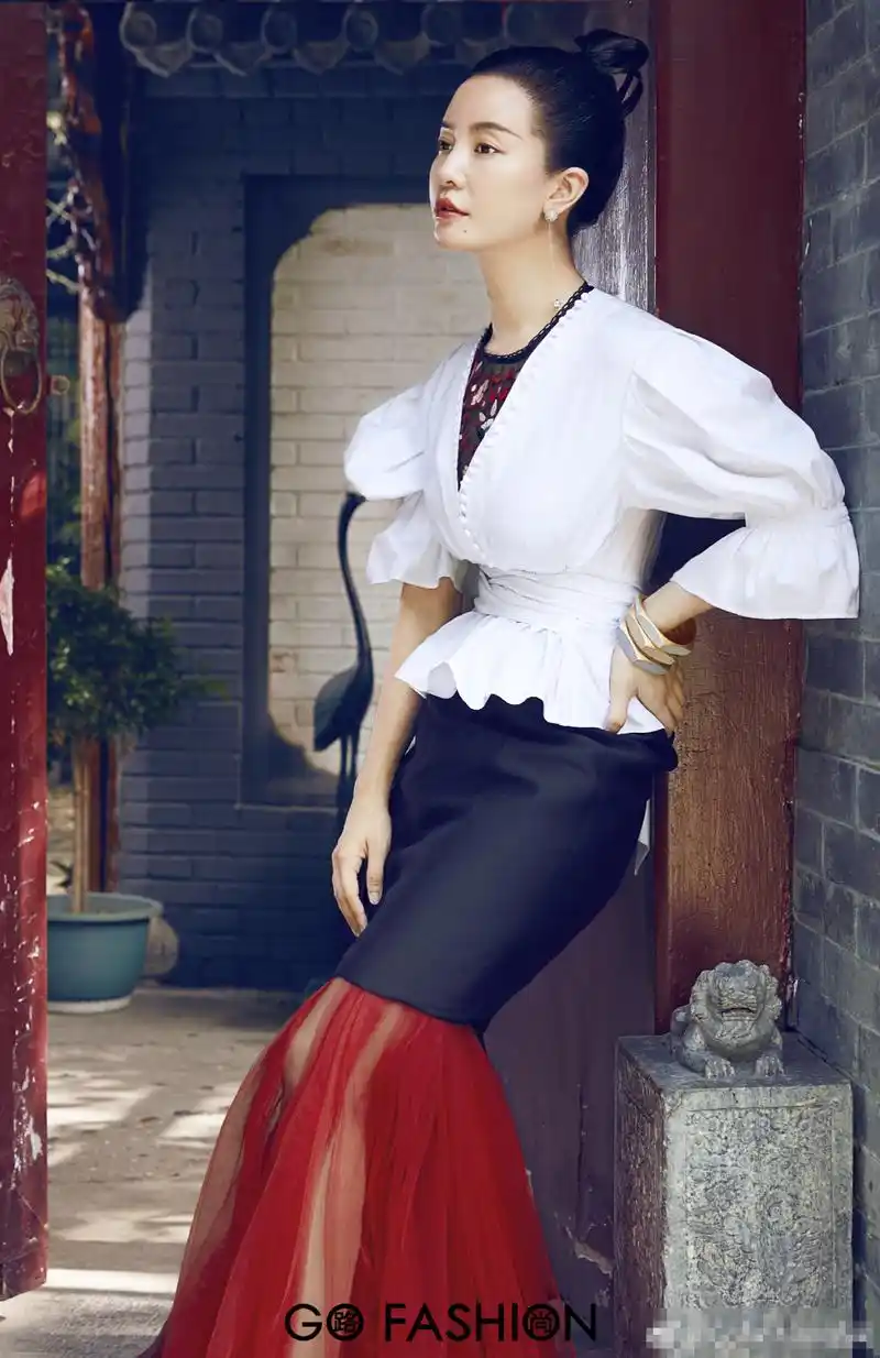 小燕子李晟产后首拍写真 三个月瘦出少女腰