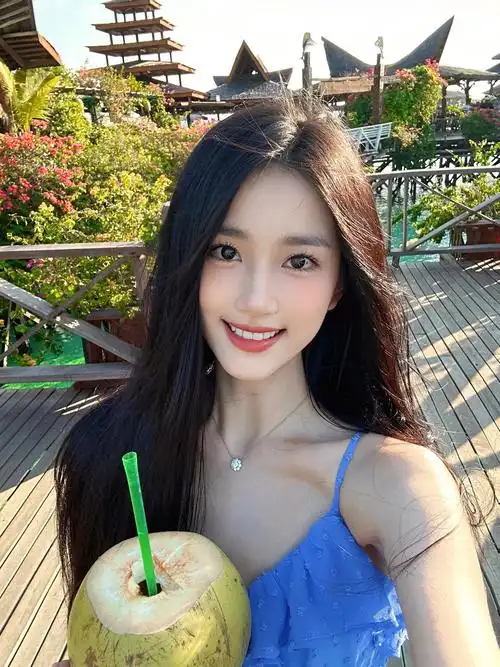 海滨度假 #搞笑表情包 #表情包 #好看的女生头像 #神仙壁纸 #情侣