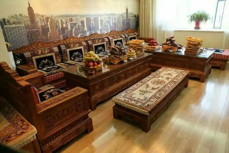 寺院装修,藏式家具(佛龛,法坐,经桌,法床,罗汉床,沙发)布艺,堆绣,铜器