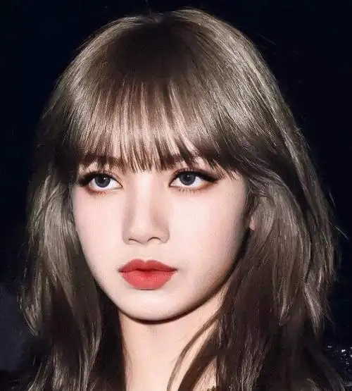 "铁刘海"消失!lisa露额头竟然是这个样子