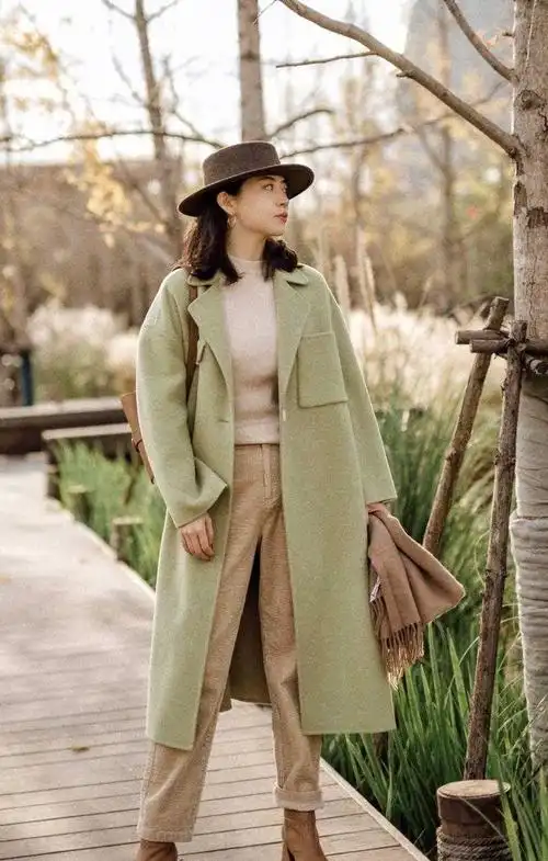 而且是大自然的颜色,之所以说豆绿色不好搭配,是因为豆绿色配红色,太