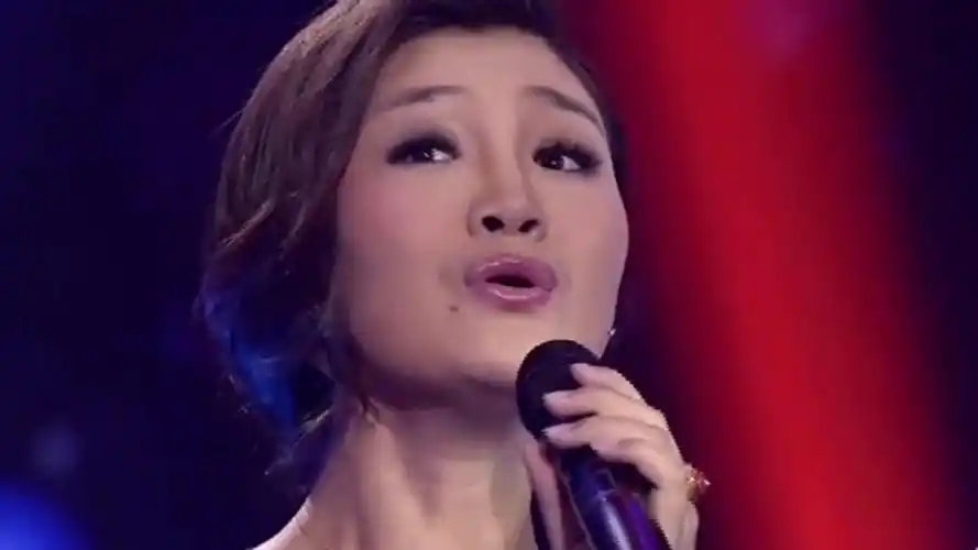 降央卓玛深情演唱驼铃天籁歌声诉说动人故事好听到流泪