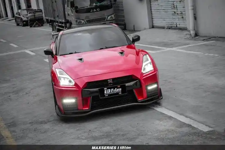 gtr战神改色膜超亮芝加哥红,换发第二春_颜色