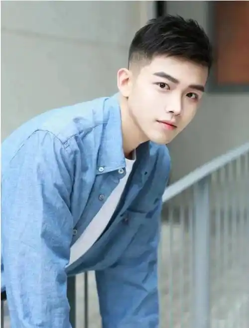 两侧铲短pk男士碎发,你更喜欢哪一种,请说出喜欢他们得优点_发型_头发