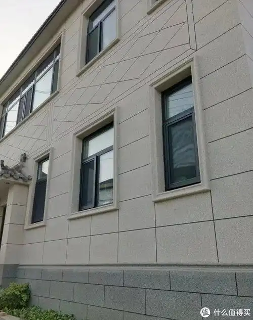 真石漆的价格却比石材要便宜很多,至少有三分之二以上.