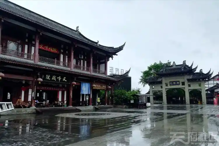 仿古商业街已经蔓延至中国的每个角落,合川也不例外.