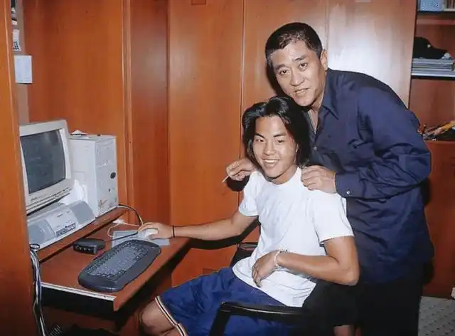 柯受良:2003年因酒后哮喘离世,19年过去,他妻儿都过得怎样了?