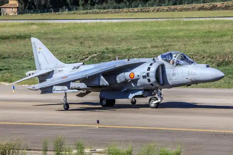 英国鹞/海鹞垂直起落战斗机,马岛战争中一战成名,但还是退役了