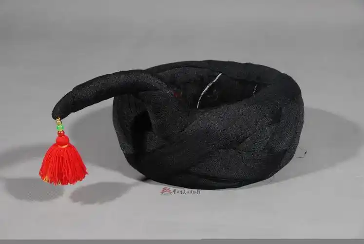 结帽子是一件由贵州省民族博物馆通过征集而来的民族历史和文化藏品