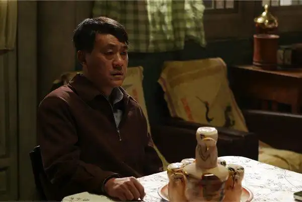 从《甲方乙方》到《十二公民》,不论是话剧,电影还是电视剧,何冰的